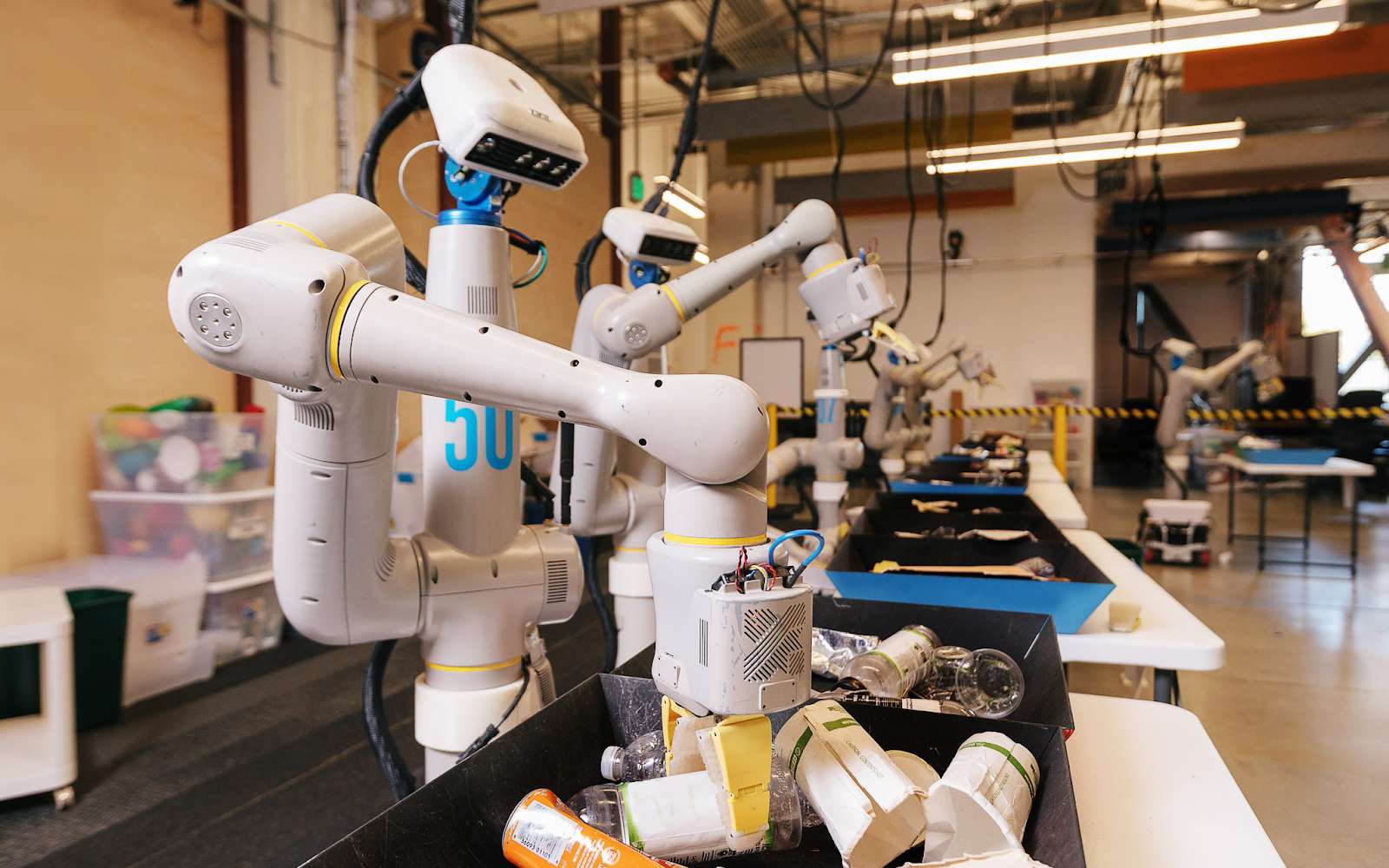 Une startup japonaise démontre l’espace « robot poubelle »