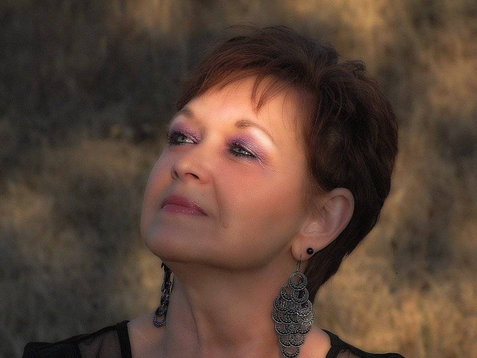 Comment le visage change-t-il avec l’âge ? – Un guide pour corriger votre apparence et garder une peau jeune et saine